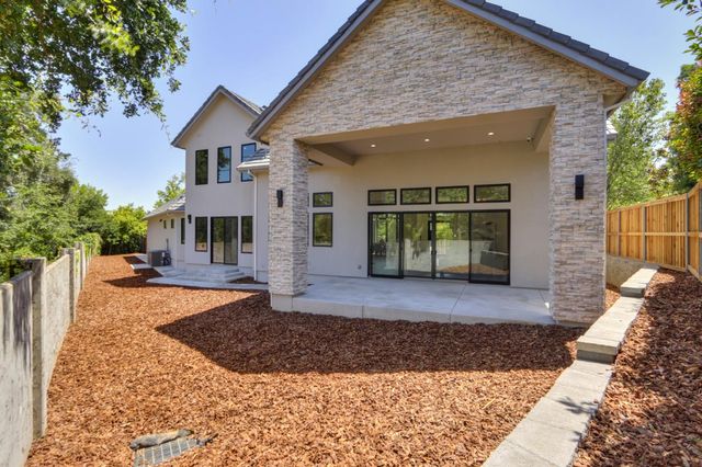 1360 Pars Oak Ln, Carmichael, CA 95608