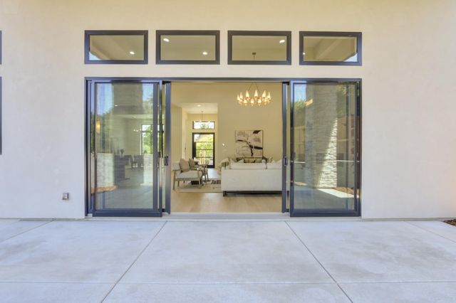 1360 Pars Oak Ln, Carmichael, CA 95608