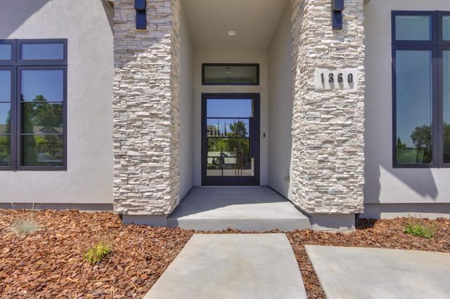 1360 Pars Oak Ln, Carmichael, CA 95608