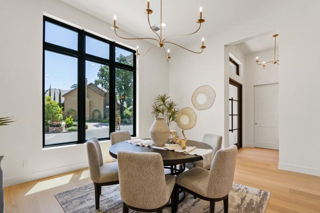 1360 Pars Oak Ln, Carmichael, CA 95608