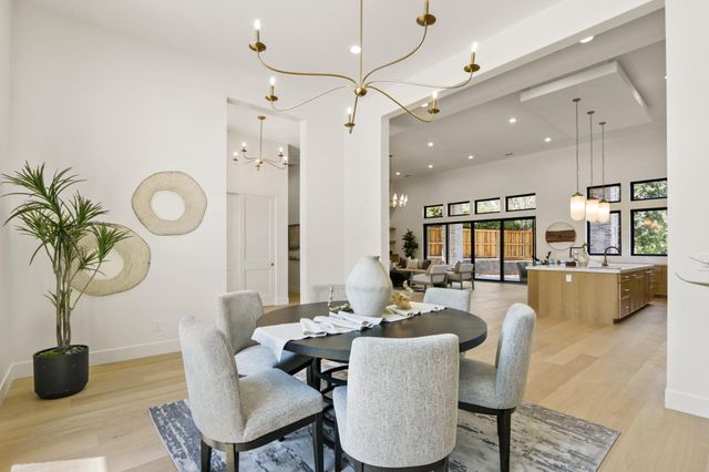 1360 Pars Oak Ln, Carmichael, CA 95608