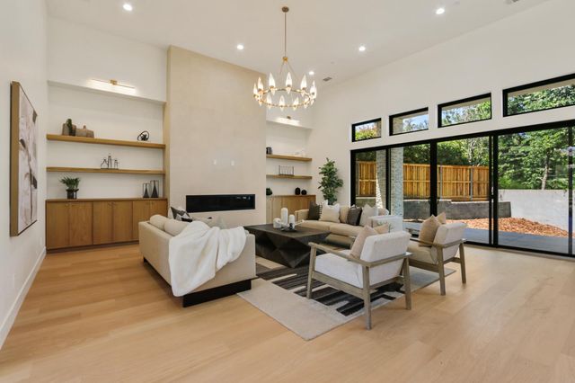 1360 Pars Oak Ln, Carmichael, CA 95608