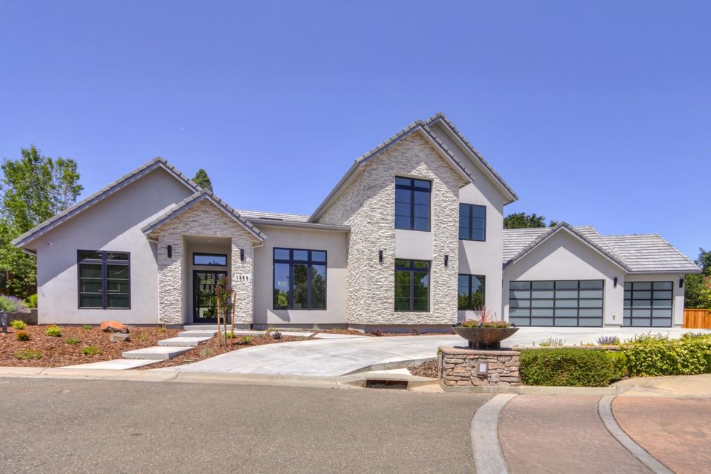 1360 Pars Oak Ln, Carmichael, CA 95608