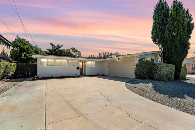 13817 Tobiasson Rd, Poway, CA 92604