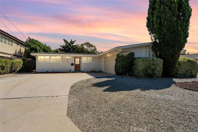 13817 Tobiasson Rd, Poway, CA 92604