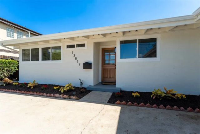 13817 Tobiasson Rd, Poway, CA 92604