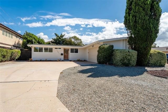 13817 Tobiasson Rd, Poway, CA 92604