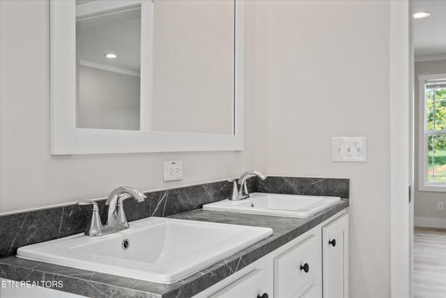 336 Greenbriar Rd, Sweetwater, TN 37874