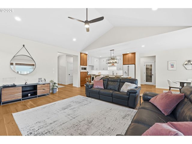 3824 SILETZ St, Eugene, OR 97408