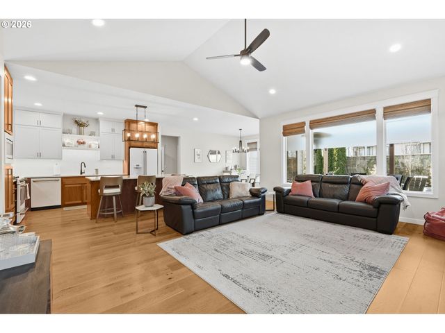 3824 SILETZ St, Eugene, OR 97408