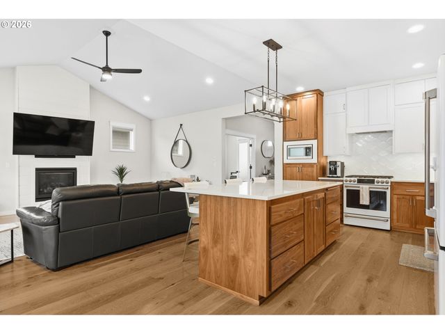 3824 SILETZ St, Eugene, OR 97408