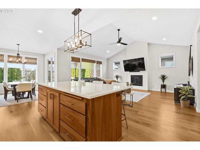 3824 SILETZ St, Eugene, OR 97408