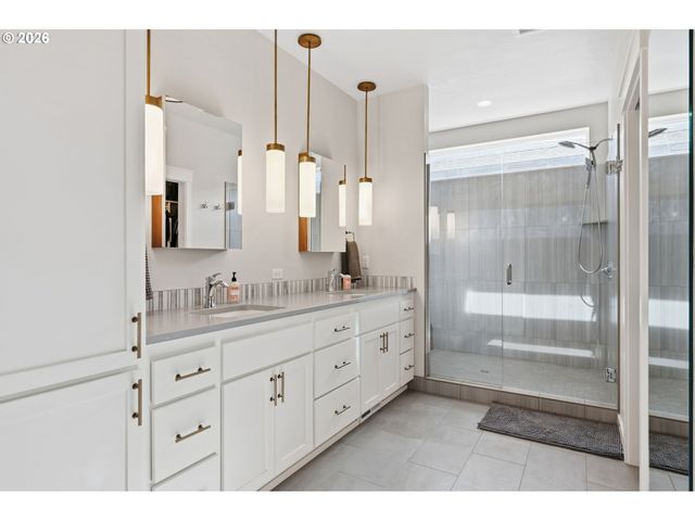 3824 SILETZ St, Eugene, OR 97408