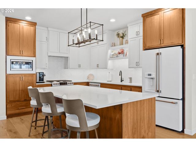 3824 SILETZ St, Eugene, OR 97408