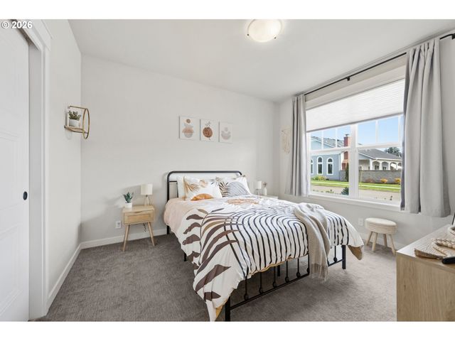 3824 SILETZ St, Eugene, OR 97408