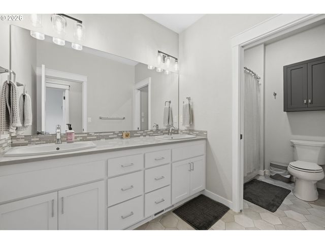 3824 SILETZ St, Eugene, OR 97408