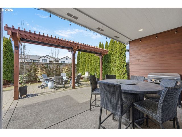 3824 SILETZ St, Eugene, OR 97408