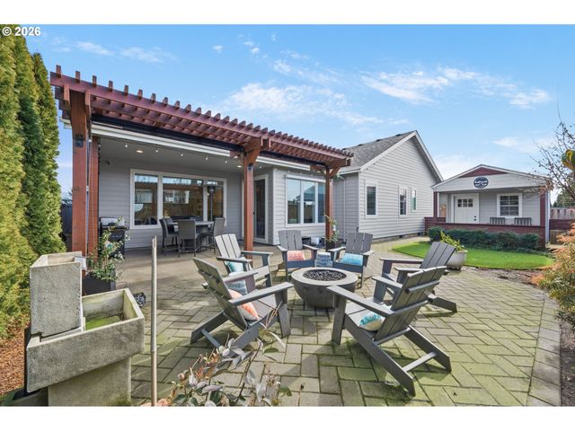 3824 SILETZ St, Eugene, OR 97408