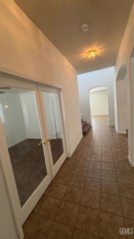 10820 Eagle Vista Drive, Bakersfield, CA 93311