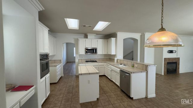 10820 Eagle Vista Drive, Bakersfield, CA 93311