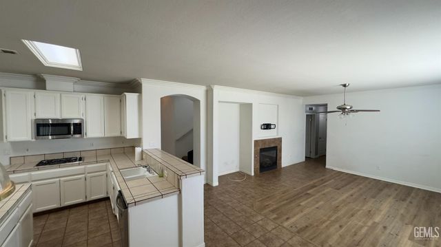 10820 Eagle Vista Drive, Bakersfield, CA 93311