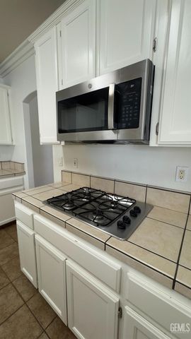 10820 Eagle Vista Drive, Bakersfield, CA 93311