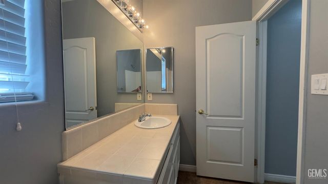 10820 Eagle Vista Drive, Bakersfield, CA 93311