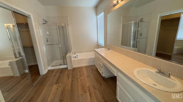 10820 Eagle Vista Drive, Bakersfield, CA 93311