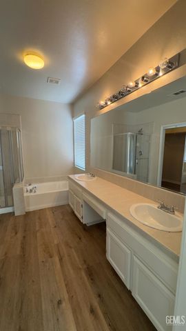 10820 Eagle Vista Drive, Bakersfield, CA 93311