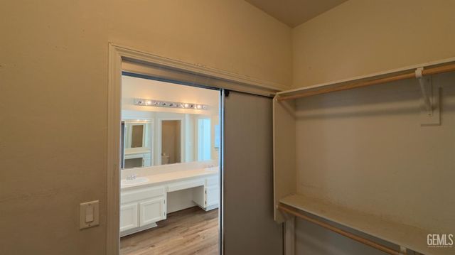 10820 Eagle Vista Drive, Bakersfield, CA 93311