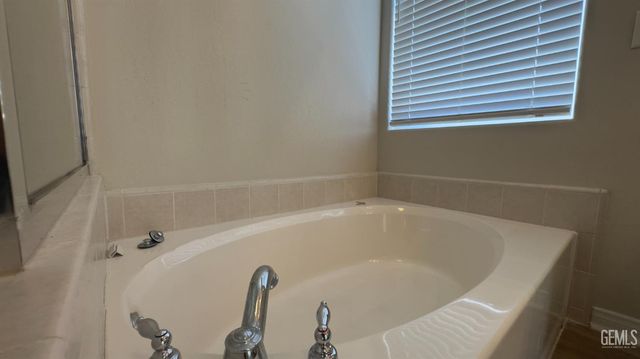 10820 Eagle Vista Drive, Bakersfield, CA 93311