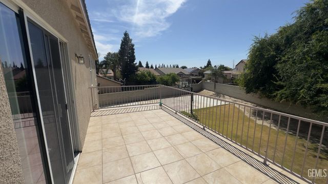 10820 Eagle Vista Drive, Bakersfield, CA 93311