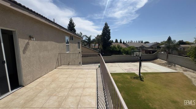 10820 Eagle Vista Drive, Bakersfield, CA 93311