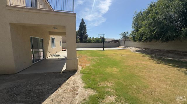 10820 Eagle Vista Drive, Bakersfield, CA 93311