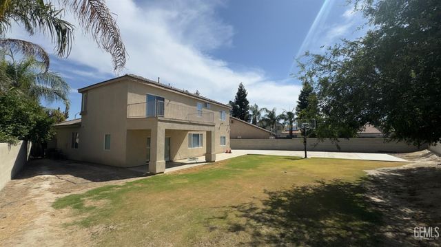 10820 Eagle Vista Drive, Bakersfield, CA 93311