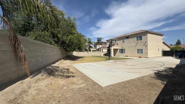 10820 Eagle Vista Drive, Bakersfield, CA 93311