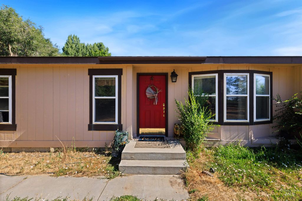 6470 Sunrise Ave, Nampa, ID 83686 photo 2