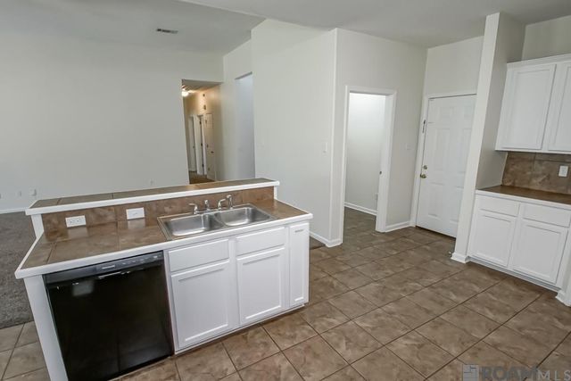 5345 Faulkner Dr, Darrow, LA 70725