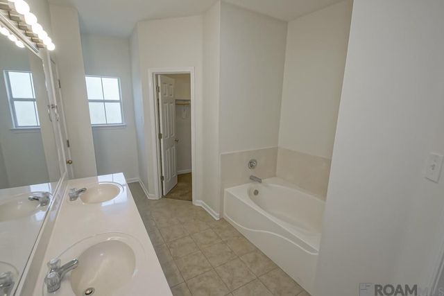 5345 Faulkner Dr, Darrow, LA 70725