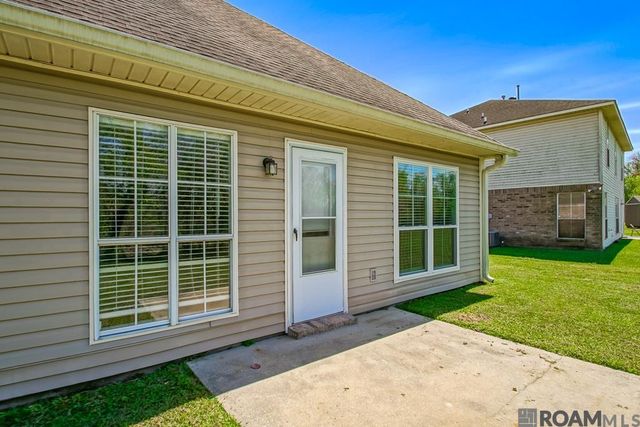 5345 Faulkner Dr, Darrow, LA 70725