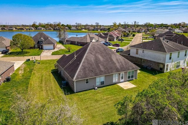 5345 Faulkner Dr, Darrow, LA 70725