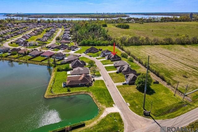 5345 Faulkner Dr, Darrow, LA 70725