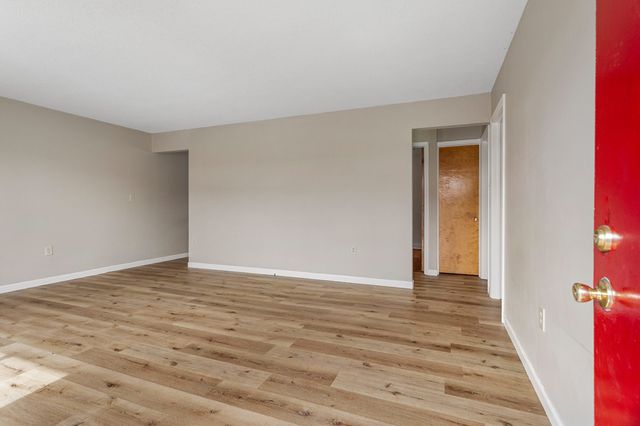 607 S Glover Avenue, Urbana, IL 61802