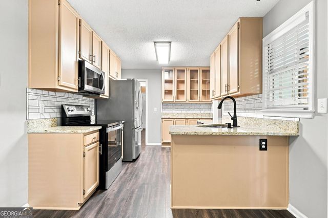 657 Wedgewood Drive, Woodstock, GA 30189