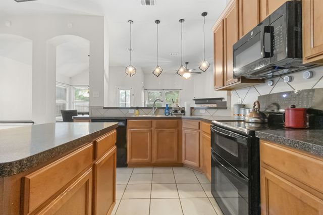 4844 Summer Oaks Lane, Fort Worth, TX 76123