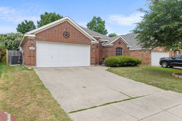 4844 Summer Oaks Lane, Fort Worth, TX 76123