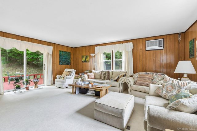 7 Diana Hill, Huntington, NY 11743