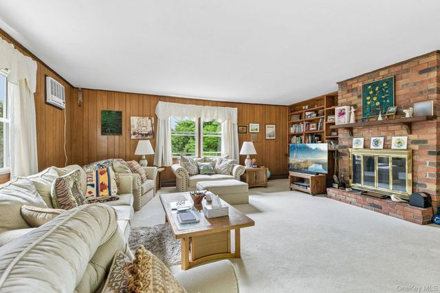 7 Diana Hill, Huntington, NY 11743