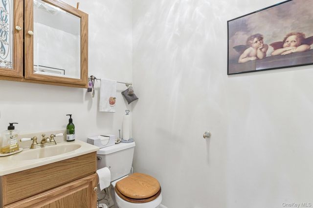 7 Diana Hill, Huntington, NY 11743