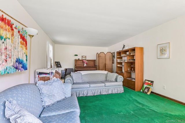 7 Diana Hill, Huntington, NY 11743